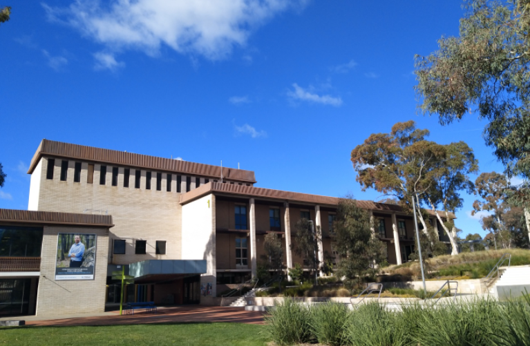堪培拉大學