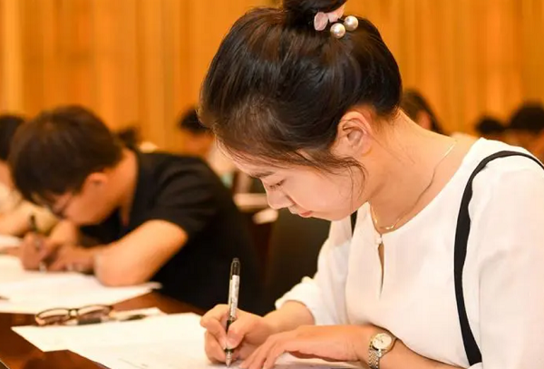 雅思口語機考采取的模式是什么？